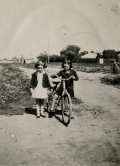Bette and Barb Shields, Stockinbingal